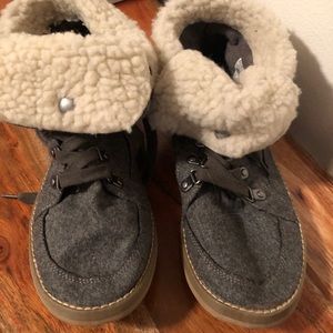 Ankle boots with inside fur